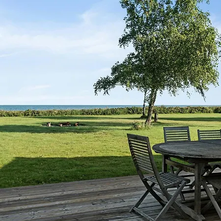 Architect-designed House With Sea View *