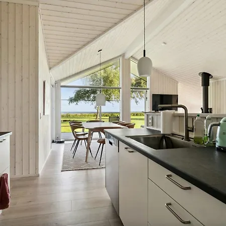 Architect-designed House With Sea View *