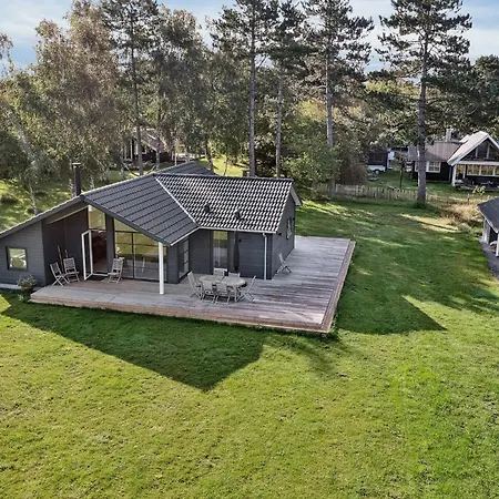 Vakantiehuis Architect-designed House With Sea View