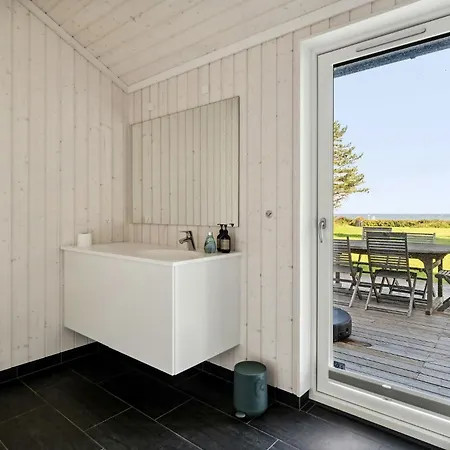 Architect-designed House With Sea View *