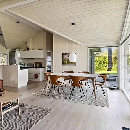 Architect-designed House With Sea View *