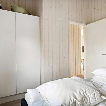 Architect-designed House With Sea View Semesterbostad