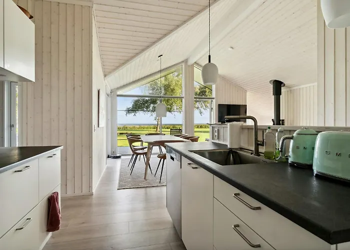 Architect-designed House With Sea View *