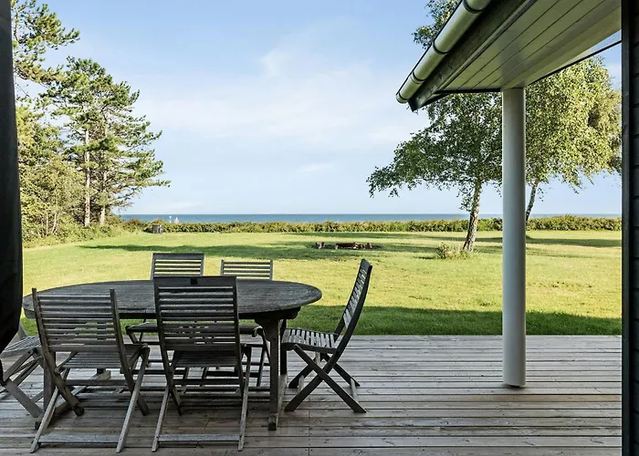 Hébergement de vacances Architect-designed House With Sea View *